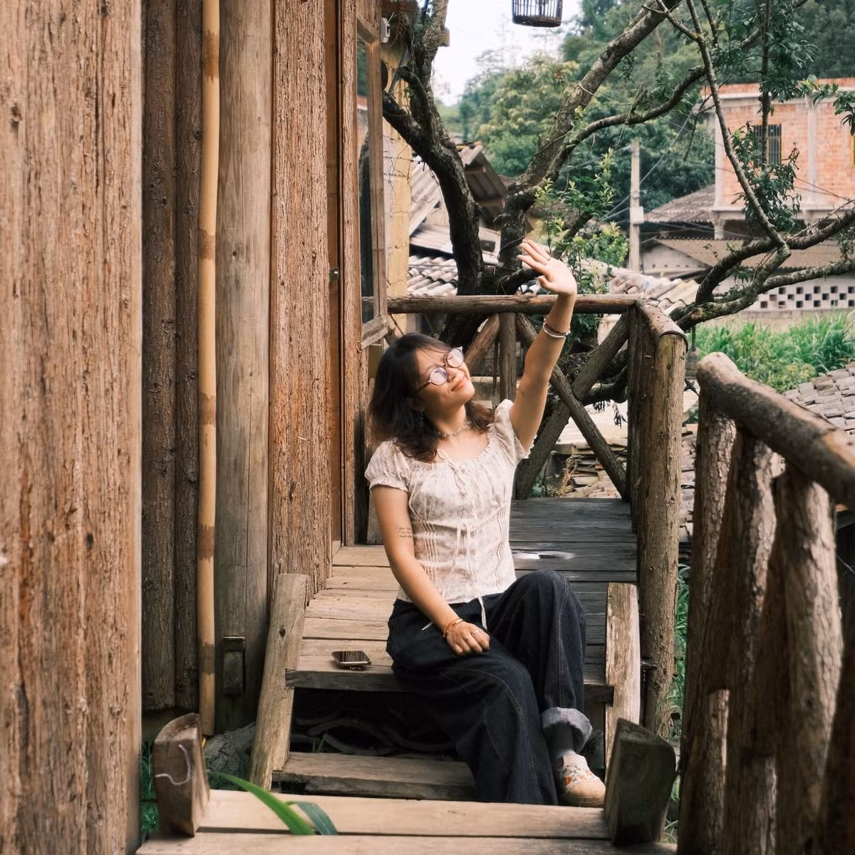 Ngoài trải nghiệm thiên nhiên, làng Thèn Pả còn níu chân du khách bằng những hoạt động mang đậm sắc màu văn hóa H’Mông. Ảnh Hà Anh