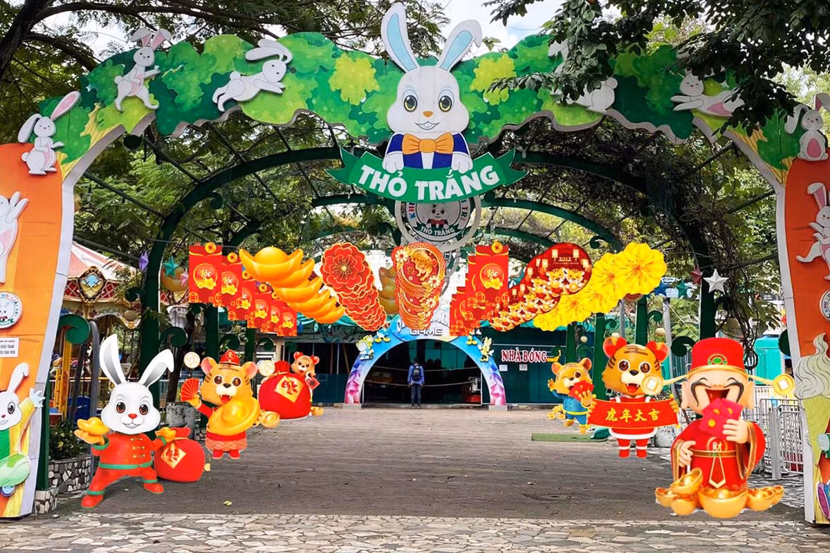 Khu vui chơi Thỏ Trắng lại mang hơi thở hiện đại với sân khấu thiếu nhi và tiểu cảnh theo chủ đề trăng rằm. Ảnh Go2joy