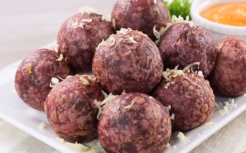 Nhờ ưu điểm giàu dinh dưỡng, dễ chế biến và phù hợp với nhiều nhóm đối tượng, khoai mỡ đang dần được chú ý hơn trong chế độ ăn lành mạnh. Tuy nhiên, người mắc bệnh mạn tính như tiểu đường hoặc rối loạn nội tiết nên trao đổi với bác sĩ trước khi điều chỉnh khẩu phần.