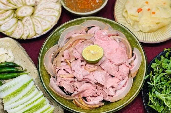 Một lần thưởng thức, hương vị tự nhiên, thanh ngọt và cách ăn tinh tế sẽ khiến ai cũng muốn quay lại, đưa món ăn này trở thành “đặc sản không thể bỏ qua” mỗi khi đến Đà Nẵng. Ảnh Internet