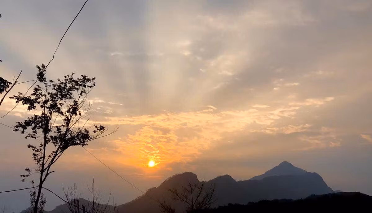 Nếu đang tìm kiếm một điểm đến bình yên và khác biệt cho mùa hè, Y Tý chính là nơi mà bạn nên một lần đặt chân đến – để rồi khi trở về, mang theo trong tim một khung trời xanh biếc và một tâm hồn nhẹ tênh. Ảnh CheckinVietnam