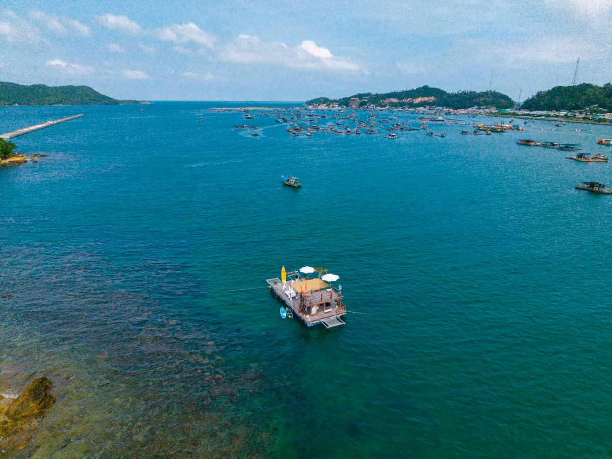 Nam Du xứng đáng với danh xưng “Hạ Long của phương Nam”, nơi mà vẻ đẹp biển đảo và đời sống con người hòa quyện, mang đến những trải nghiệm khó quên cho bất kỳ ai từng đặt chân đến. Ảnh Nam Du Tourist