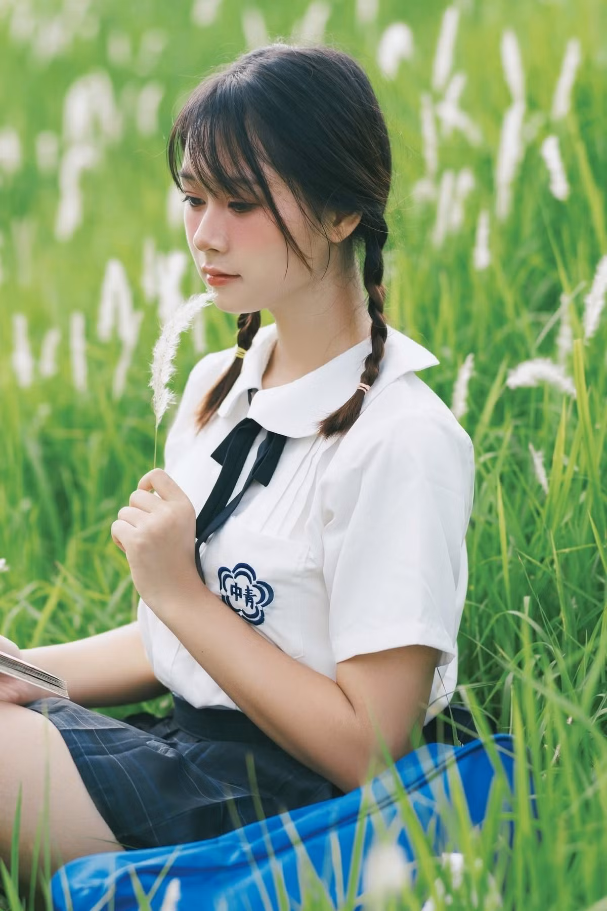 Những bộ váy đơn giản, áo sơ mi trắng hoặc váy maxi sẽ tạo hiệu ứng hình ảnh “ngọt ngào” và trong trẻo. Ảnh Nguyen Hoang Quyen