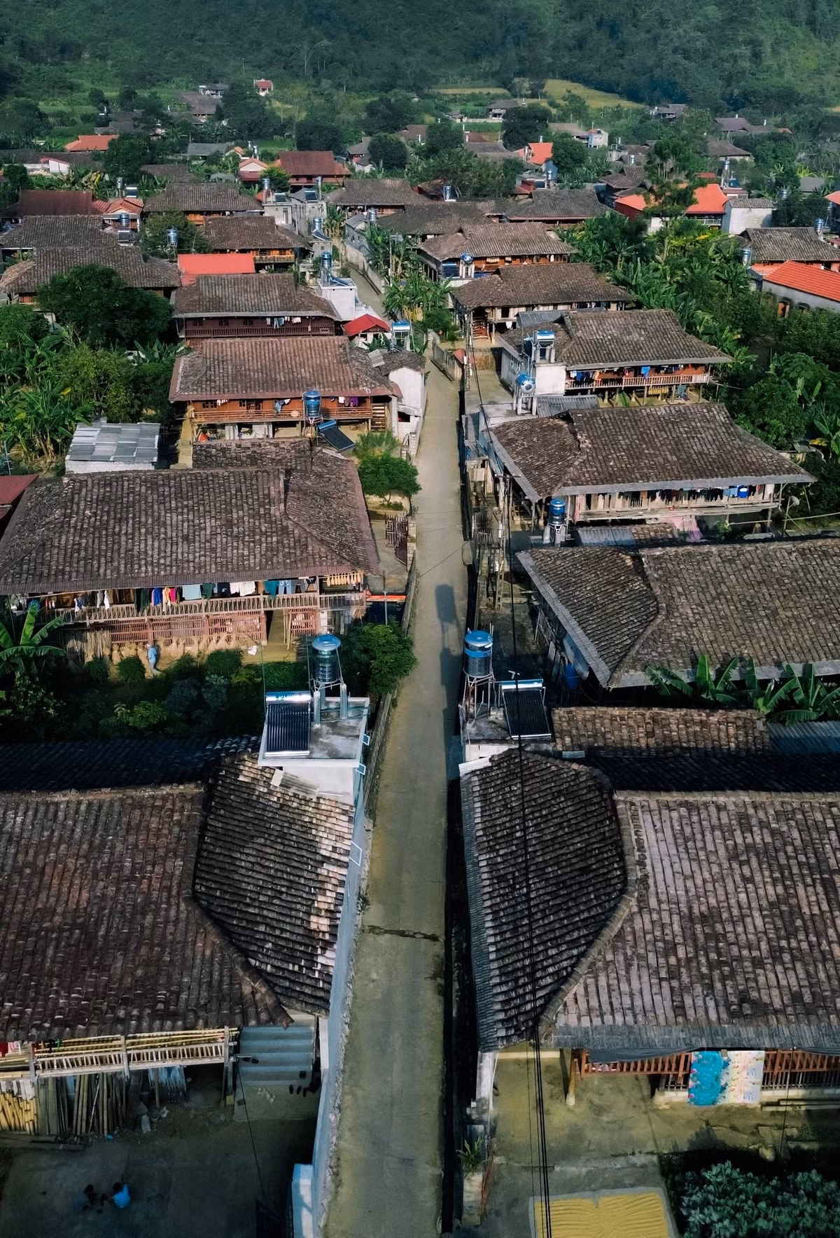 Vào ngày 12–13 tháng Giêng hằng năm, lễ hội Lồng Tồng được tổ chức, cầu cho mùa màng bội thu, mang đậm nét sinh hoạt truyền thống của người vùng cao. Ảnh Chu Đức Giang