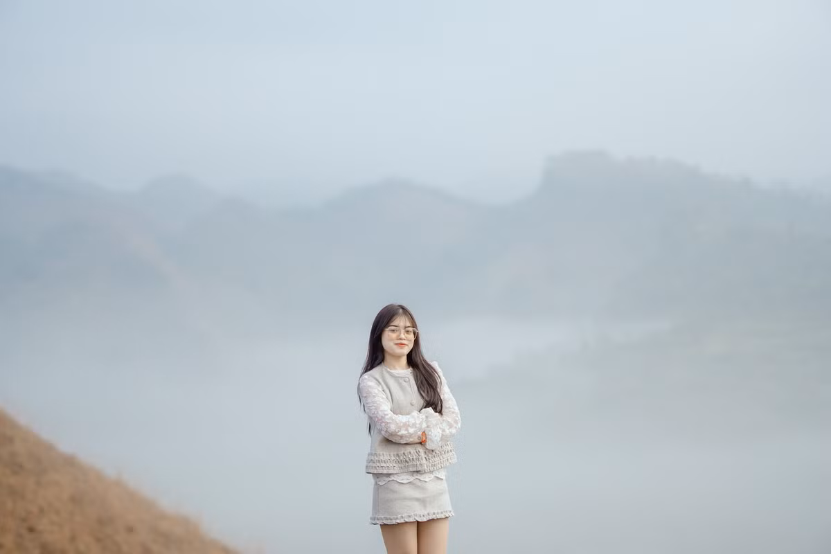 Trong không gian tĩnh lặng của núi rừng, những khoảnh khắc quây quần trở nên đáng nhớ hơn bao giờ hết. Với vẻ đẹp hoang sơ, phóng khoáng, đồi cỏ Ba Quáng thường được ví như một “Mông Cổ thu nhỏ” giữa vùng biên giới Cao Bằng. Ảnh Thu Quỳnh