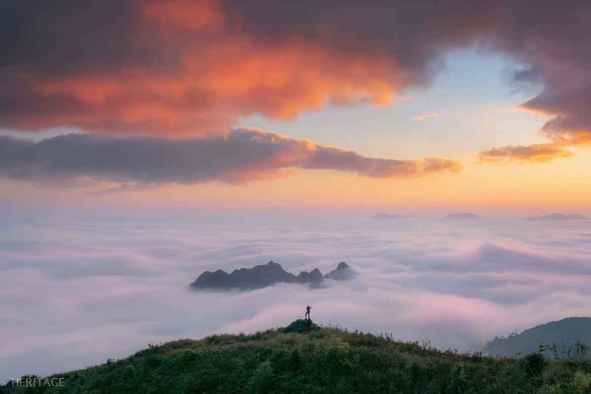 Toàn bộ hành trình khoảng 30 km đi và về, thường mất 3 ngày, mỗi ngày trekking khoảng 10 km qua nhiều dạng địa hình đa dạng. Ảnh Vinh DAV