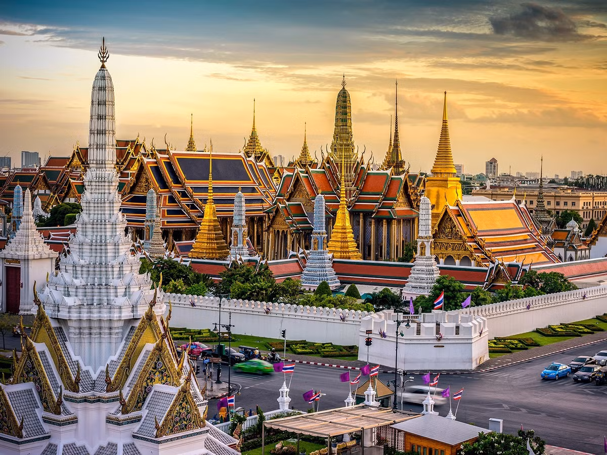 Du khách có thể hòa mình vào nhịp sống về đêm, tham gia lớp học nấu ăn món Thái truyền thống, hay khám phá văn hóa địa phương qua các chợ và lớp học ẩm thực. Ảnh bvhttdl