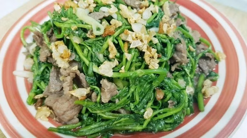 Không chỉ vậy, rau đắng còn được đánh giá cao trong việc tăng cường sức đề kháng. Hàm lượng vitamin C tương đối cao cùng các hoạt chất như tanin, saponin và flavonoid giúp cơ thể nâng cao khả năng miễn dịch, hỗ trợ phòng ngừa các bệnh thông thường như ho, cảm lạnh và sốt. Những hợp chất này cũng có tác dụng kháng khuẩn, giúp cơ thể chống lại sự xâm nhập của vi khuẩn gây bệnh. Ảnh minh họa