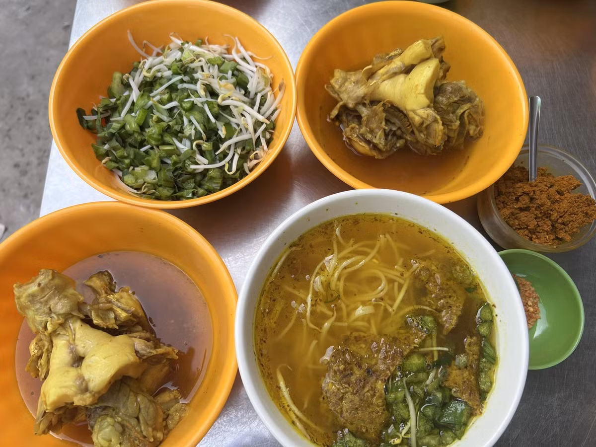 Bún Xiêm Lo là món ăn không thể bỏ qua khi đến miền Tây. Ảnh Bún Xiêm Lo AChu