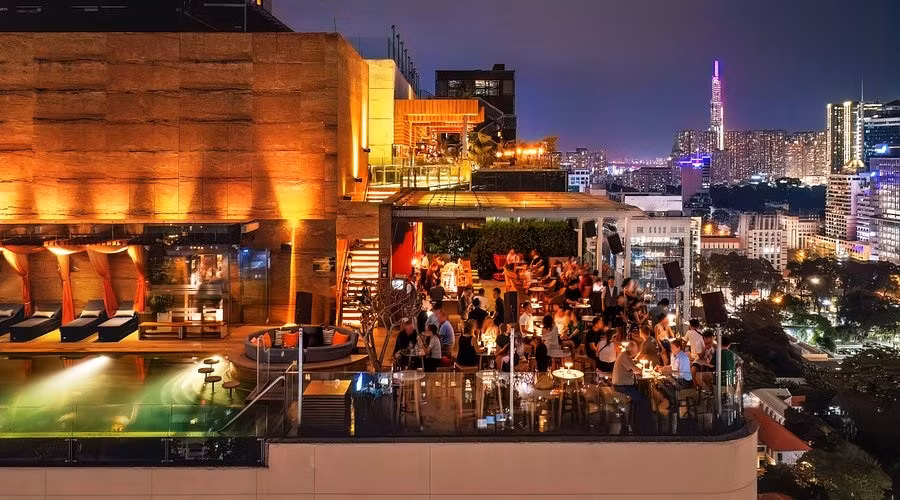 bua-toi-tren-rooftop.jpg
