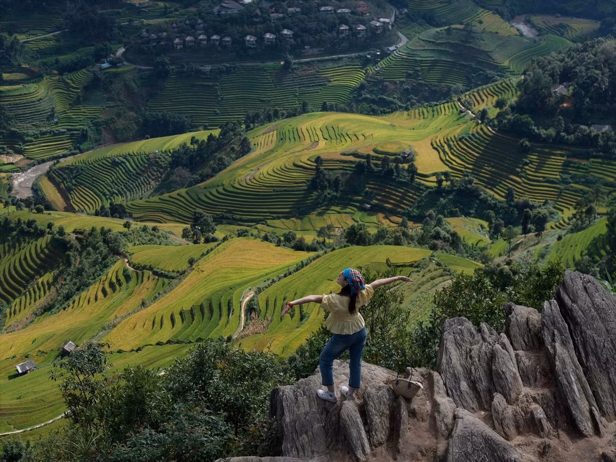 Vào tháng 9 – 10, lúa trên các thửa ruộng bậc thang ở xã Púng Luông (trước đây thuộc xã Dế Xu Phình, huyện Mù Cang Chải, Yên Bái) bước vào độ chín rộ. Ảnh Nung's Lý