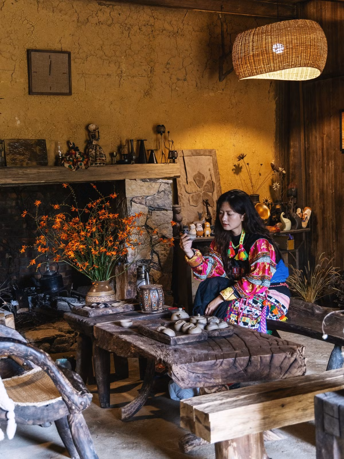 Toàn làng hiện có 51 hộ kinh doanh homestay, 2 nhà hàng và 5 điểm bán đồ lưu niệm. Giá phòng dao động từ 500.000 – 1,2 triệu đồng/đêm, phù hợp cho cả nhóm bạn trẻ ưa khám phá lẫn du khách tìm không gian nghỉ dưỡng bình yên. Ảnh Trần Quỳnh