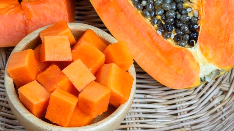 Đu đủ là loại trái cây vừa thơm ngon vừa giàu dinh dưỡng. Không chỉ bổ sung vitamin và khoáng chất, đu đủ còn chứa nhiều hợp chất chống oxy hóa, giúp cơ thể khỏe mạnh, cải thiện tiêu hóa và bảo vệ làn da. Ảnh minh hoạ