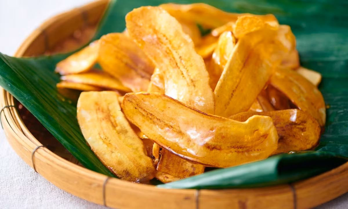 Nhờ tạo cảm giác no lâu, chuối xanh giúp hạn chế lượng calo nạp vào, đồng thời chỉ số đường huyết thấp giúp ngăn ngừa tăng đường huyết đột ngột, hỗ trợ duy trì vóc dáng. Ảnh minh họa