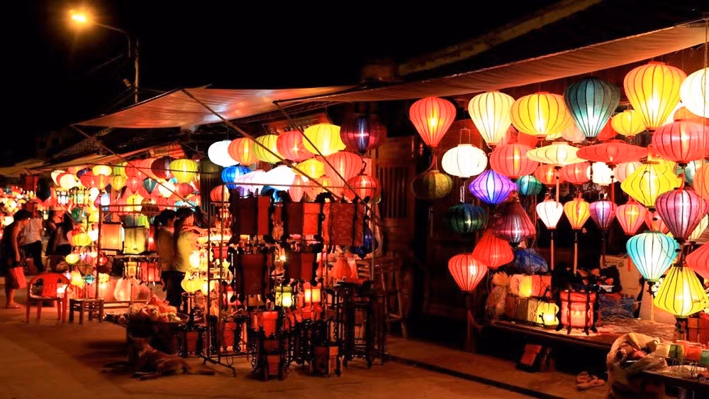 Lễ hội Trung thu ở Hội An diễn ra từ ngày 14 đến 16 tháng 8 âm lịch, song không khí lễ hội thường bắt đầu sớm hơn khoảng mười ngày. Ảnh MIA