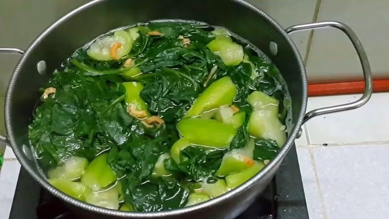 canh-rau-mong-toi-nau-muop.jpg