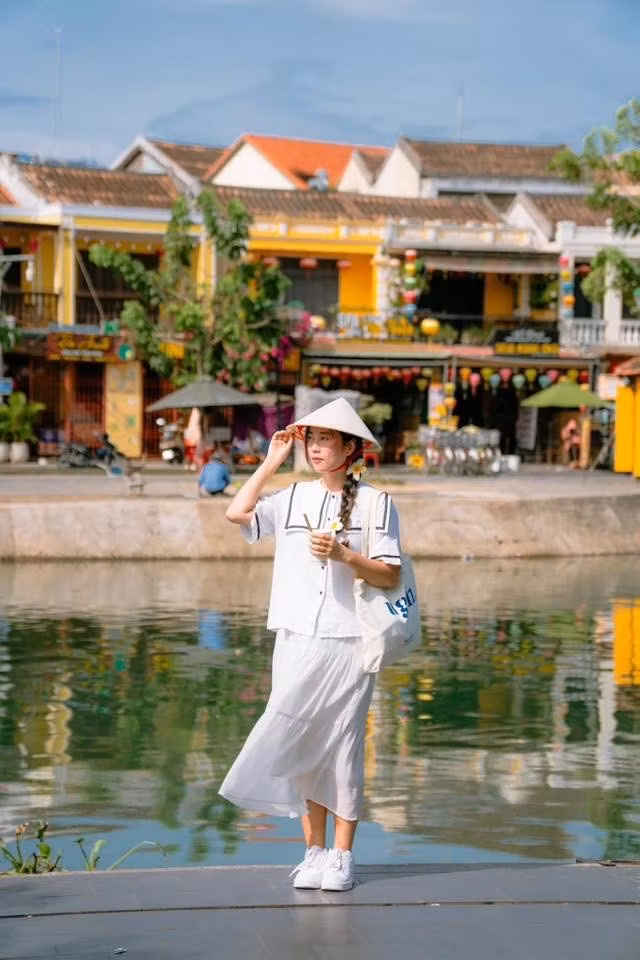Gợi ý hành trình gồm Hà Nội – Hội An – TP.HCM, trong đó Hội An được xem là “điểm nghỉ giữa hành trình” với nhịp sống chậm, cảnh sắc yên bình và ẩm thực đặc trưng miền Trung. Ảnh Nguyễn Tiên