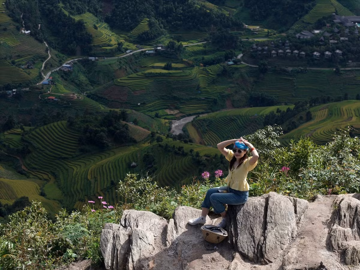 Từng dải vàng óng trải dài từ sườn núi xuống thung lũng, tạo nên bức tranh thiên nhiên rực rỡ mà hiếm nơi nào có được. Ảnh Nung's Lý