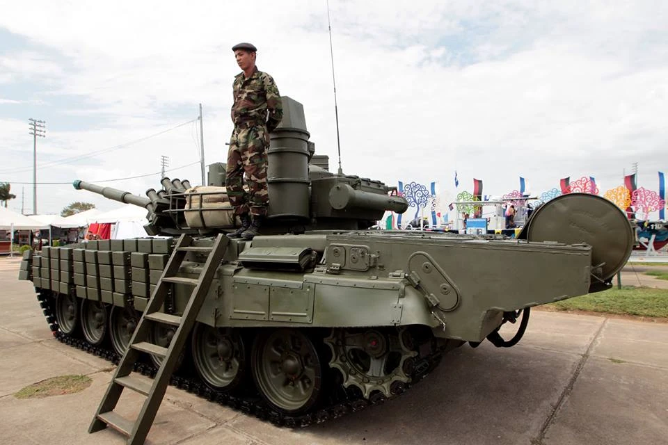 Nga chuyển giao xe tăng T-72B cho Lào qua ngả Việt Nam