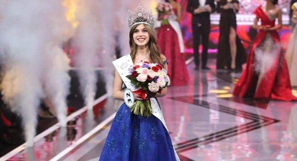 Nhan sắc vừa thơ ngây vừa gợi cảm của Hoa hậu Nga 2019