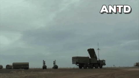 "Đợt cung cấp đầu tiên đã bắt đầu. Những đơn vị S-400 đầu tiên sẽ đến Ấn Độ trước cuối năm nay", giám đốc Cơ quan hợp tác kỹ thuật quân sự thuộc Bộ Quốc phòng Nga Dmitry Shugayev vừa cho biết.