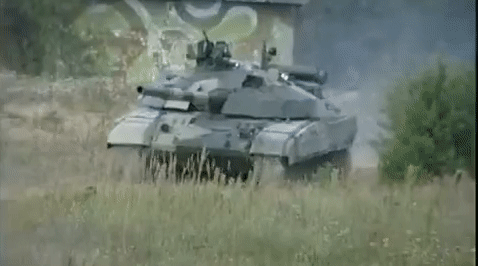 Cụ thể những chiếc tăng T-64BM Bulat được trang bị giáp phản ứng nổ Kontakt-5, và pháo chính có thể bắn được loại tên lửa 9K119.
