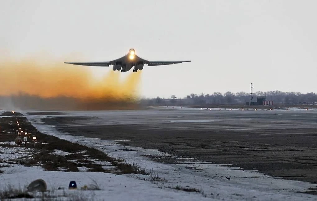 Nga quyết "nhân giống" Tu-160, NATO như ngồi trên đống lửa