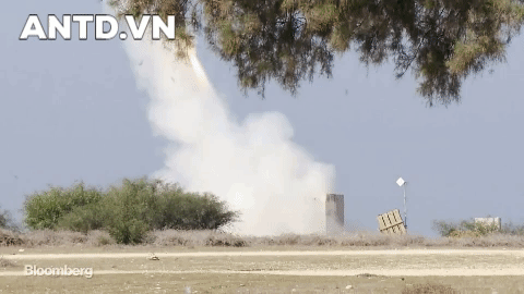 Bộ trưởng Quốc phòng Israel Benny Gantz ngày 16/3 cho biết tổ hợp phòng thủ Iron Dome (Vòm sắt) đã tham gia "loạt kịch bản thử nghiệm phức tạp, đánh chặn và tiêu diệt thành công mục tiêu mô phỏng các mối đe dọa đã có và mới xuất hiện".