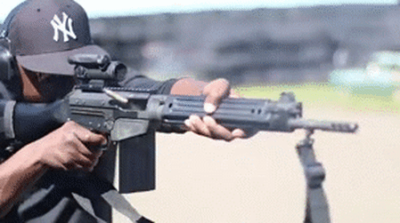 FN FAL là một trong những khẩu súng trường bán tự động nổi tiếng nhất thế giới trong thời kỳ Chiến tranh Lạnh, lúc cao điểm được tới hơn 90 quốc gia và vùng lãnh thổ sử dụng.