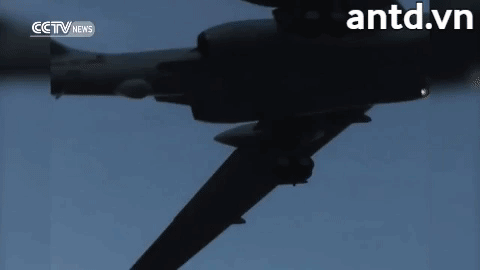 Một ngày sau, CCTV cho biết một lữ đoàn không quân hải quân thuộc Bộ Tư lệnh Chiến khu phía Nam đã diễn tập chiến thuật đối đầu trên không để nâng cao khả năng thực chiến.