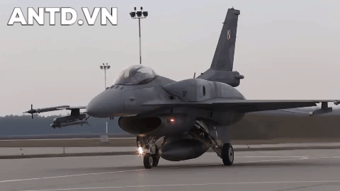 Chính phủ Philippines đã đề xuất mua 12 tiêm kích F-16 Block 70/72, gồm 10 chiếc phiên bản một chỗ ngồi và 2 máy bay phiên bản hai chỗ ngồi, cùng vũ khí và phụ tùng kèm theo. Tổng trị giá thương vụ vào khoảng 2,5 tỷ USD.