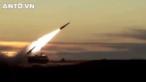 Không phải xe tăng T-72B3 mà hệ thống Buk-M1 biệt danh "bốn ngón tay thần chết" mới là vũ khí gây tranh cãi nhất tại chiến trường miền Đông Ukraine.
