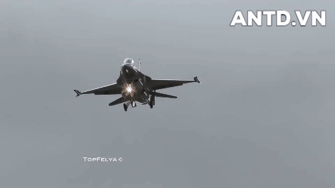 Kể từ sau hợp đồng bán 150 máy bay F-16 được cựu Tổng thống George H.W. Bush thông qua hồi năm 1992, Mỹ đã ngưng bán tiêm kích hiện đại cho Đài Loan nhằm tránh gây căng thẳng với Trung Quốc.