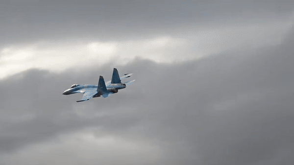Như vậy Su-27 có thể tiêu diệt mục tiêu là các chiến hạm ở khoảng cách 280 km khi trang bị tên lửa AGM-84 và mục tiêu radar ở khoảng cách 240 km khi phóng tên lửa AGM-88.