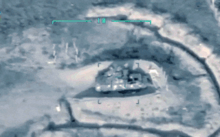 UCAV TB2 đã và đang trở thành thứ vũ khí chiếm ưu thế trong các cuộc xung đột hiện tại và tương lai. Chúng hoàn toàn vượt qua các UCAV chiến đấu của Nga và tiệm cận với các máy bay chiến đấu không người lái của Mỹ.