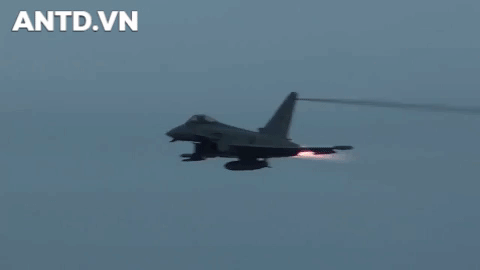 NATO liên tục triển khai nhiều lượt tiêm kích theo dõi các phi cơ quân sự Nga áp sát không phận các nước thành viên trong suốt 6 giờ.