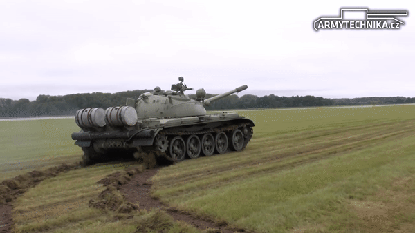 T-54 liên tục được sản xuất và cải tiến, và sau khi được sửa chữa, nó được đổi tên thành T-55.