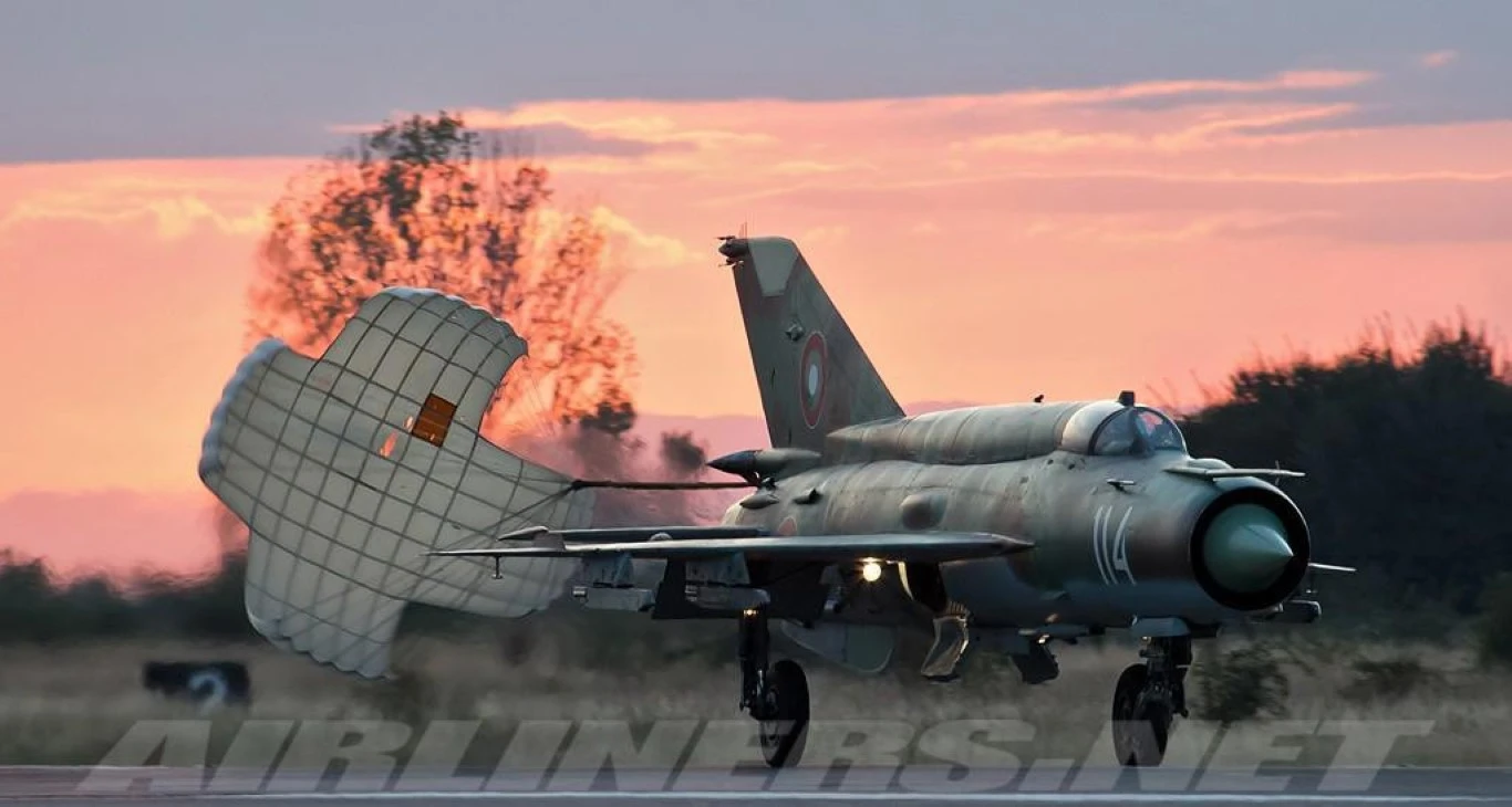 Việt Nam từng biên chế phiên bản MiG-21Bis mạnh ngang F-16