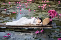 Ngắm trọn đường cong nõn nà của cô gái chuyển giới Đắk Nông