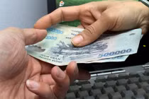 Tố tham nhũng đâu phải vì tiền, quan trọng là được bảo vệ