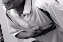 Đau ngực trái đột ngột có nguy hiểm? 
