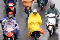 Cách tránh ngã khi lái xe máy dưới trời mưa phùn