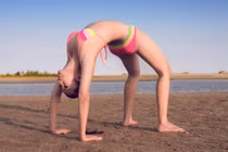 Lê Kiều Như tung ảnh tập yoga với bikini