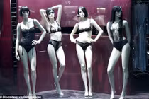 Hãng thời trang gây phẫn nộ vì dùng manocanh gầy trơ xương