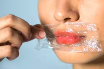 10 mẹo đơn giản để có đôi môi đầy đặn, quyến rũ