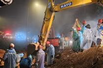 Hàng loạt vụ lũ quét, sạt lở đất: Khi con người tác động thiên nhiên