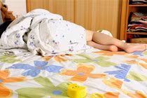 Có nên đắp chăn hở chân khi ngủ? Câu trả lời kinh ngạc
