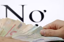 Vì sao ta vay toàn tiền “đực”?
