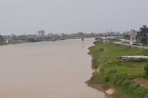 Thái Bình: Vẫn đang nỗ lực tìm kiếm thi thể cô gái nhảy cầu tự vẫn