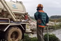 Công ty môi trường Chí Linh xả thải xe hút bể phốt ra kênh tưới tiêu 